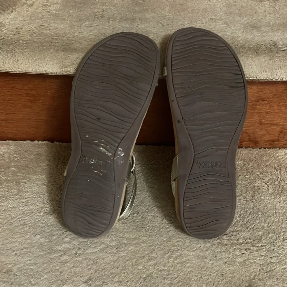 Vionic Women's Metallic Sandals Size 9 - Picture 7 of 11